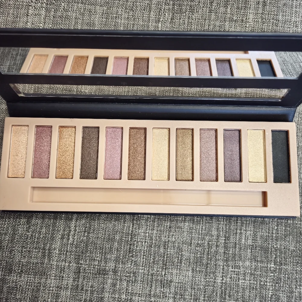 NEW Nakeds 12 Color Eyeshadow Palette